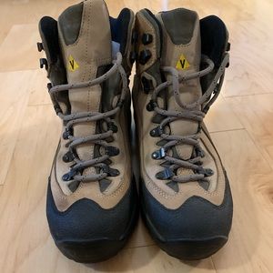Vasque hiking boots